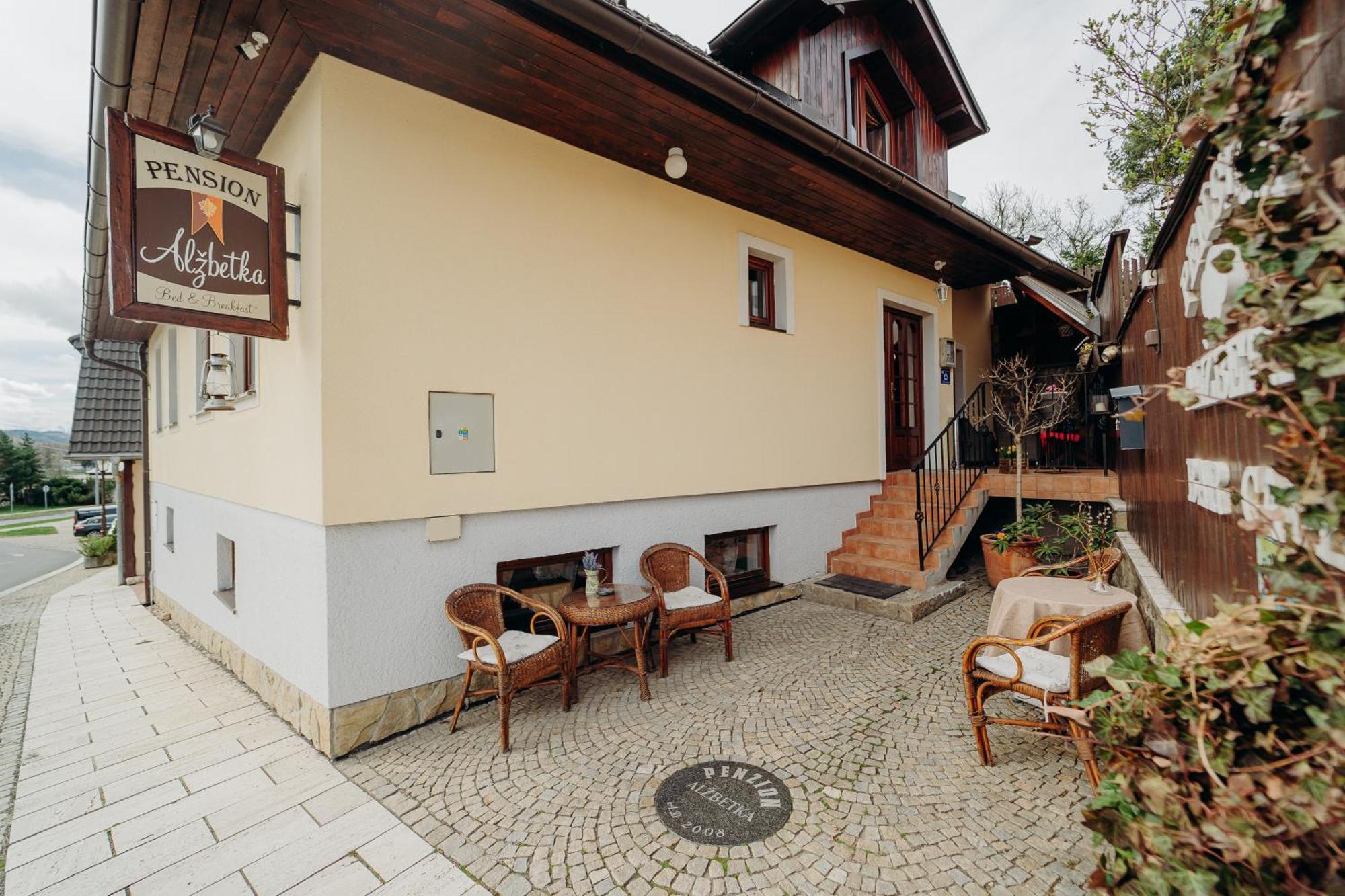 Penzion Alzbetka Poprad Esterno foto